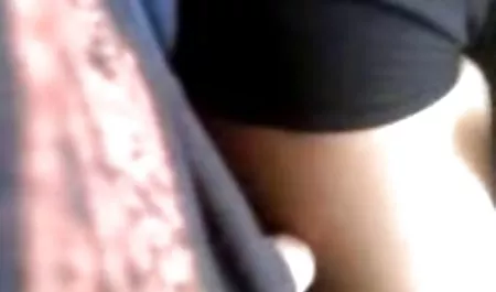 瘦的俄罗斯青少年第一次肛交