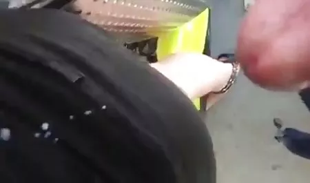 深色的小的青少年在紧的猫得到她的BFs公鸡