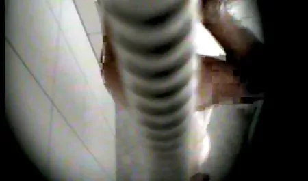 抓住自慰，被爸爸搞砸了