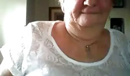  瘦瘦的金发女郎POV性交