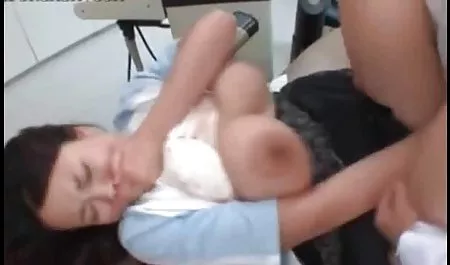 淫男人喜欢敲打金发女郎